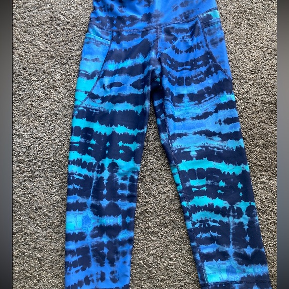 Tie-Dye Blue Leggings - Picture 3 of 7